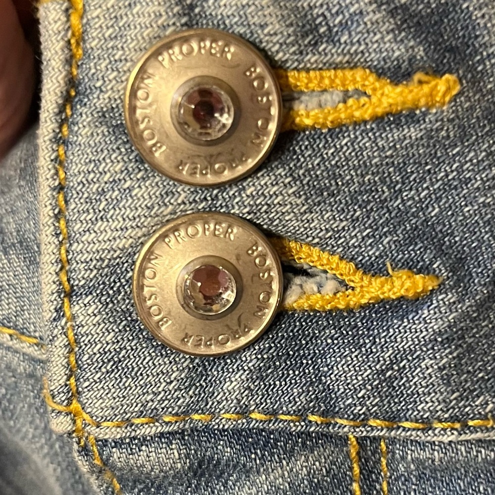 Boston Proper Sz 8 Ladies Jeans w/ Rhinestone Buttons - Picture 9 of 9